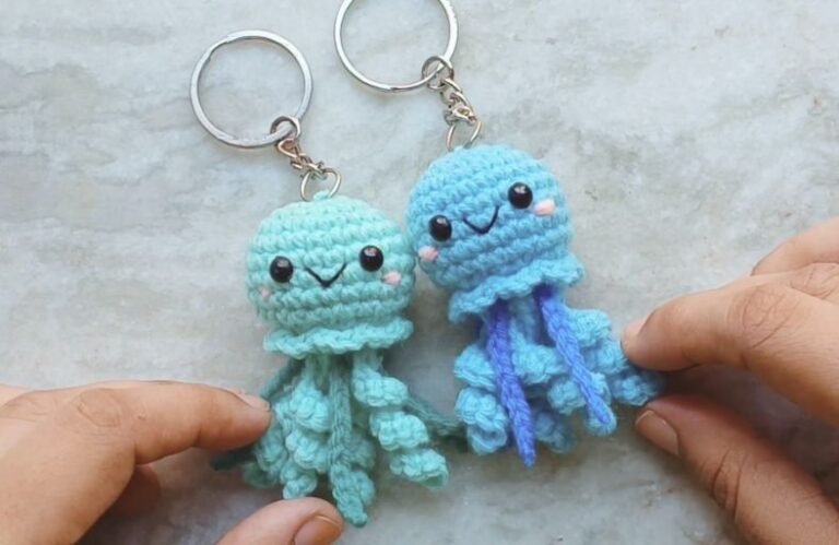 How to Crochet a Cute Baby Jellyfish Keychain (Free Pattern) How to Crochet a Cute Baby Jellyfish Keychain