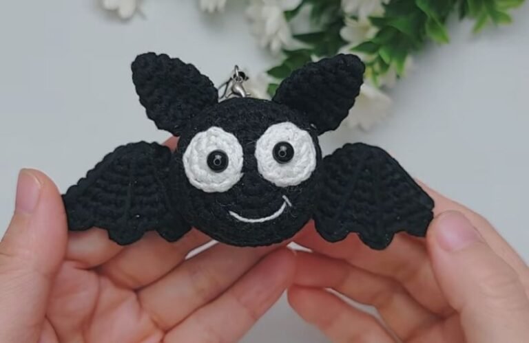 Crochet Cute Halloween Bat Free Beginner Pattern)