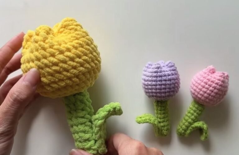 Crochet a Mini Tulip Flower (Free Amigurumi Pattern)