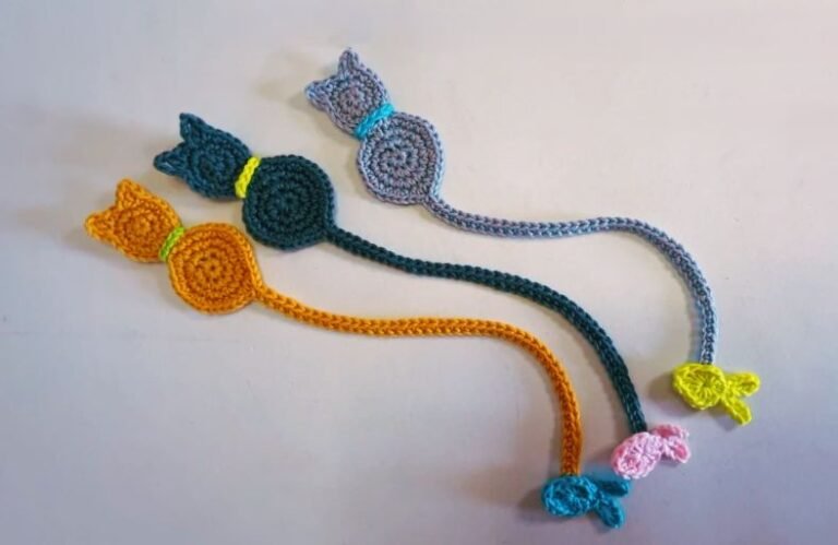 Crochet a Cat Bookmark (Free Pattern)