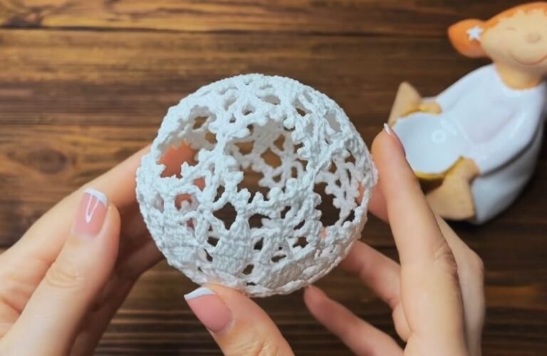 Crochet a Christmas Ball Free Pattern